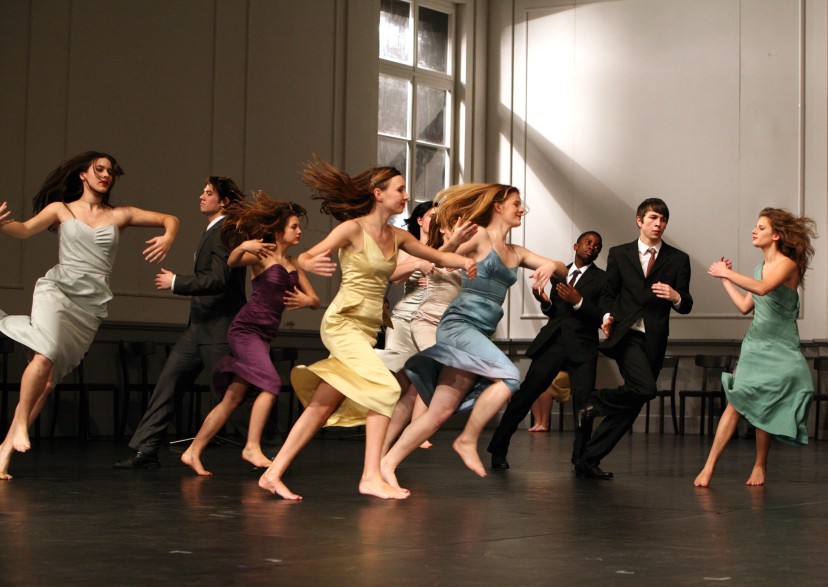 Tanzträume - Jugendliche tanzen "Kontakthof" von Pina Bausch